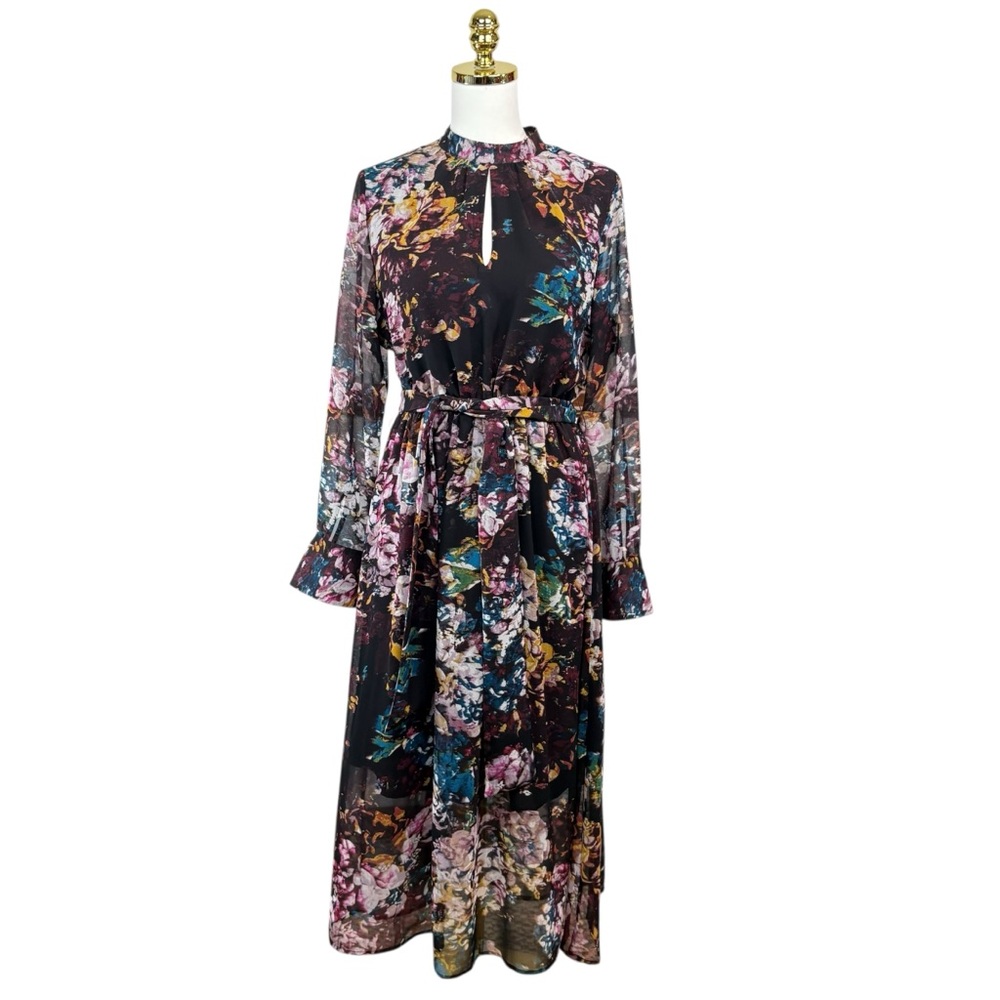 Woman’s Who What Wear belted floral dress size M